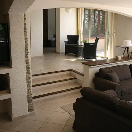 Villa Méditerranéenne Avec Piscine Et Jardin