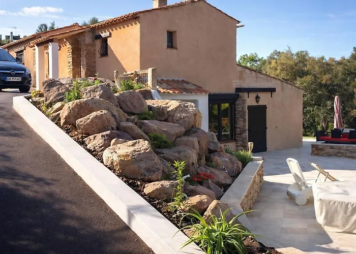 Méditerranéenne Avec Piscine Et Jardin Villa