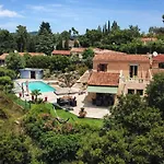Mediterraneenne Avec Piscine Et Jardin 别墅