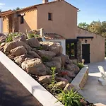 Mediterraneenne Avec Piscine Et Jardin 别墅