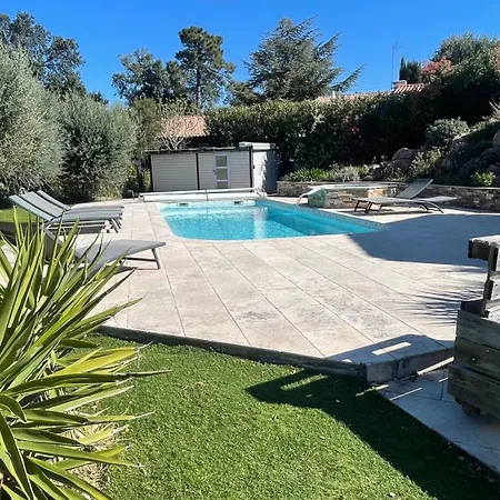 Méditerranéenne Avec Piscine Et Jardin