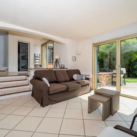 Villa Mediterraneenne Avec Piscine Et Jardin