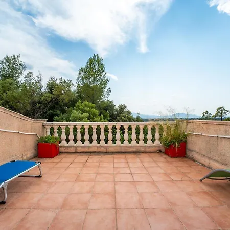 Mediterraneenne Avec Piscine Et Jardin فيلة