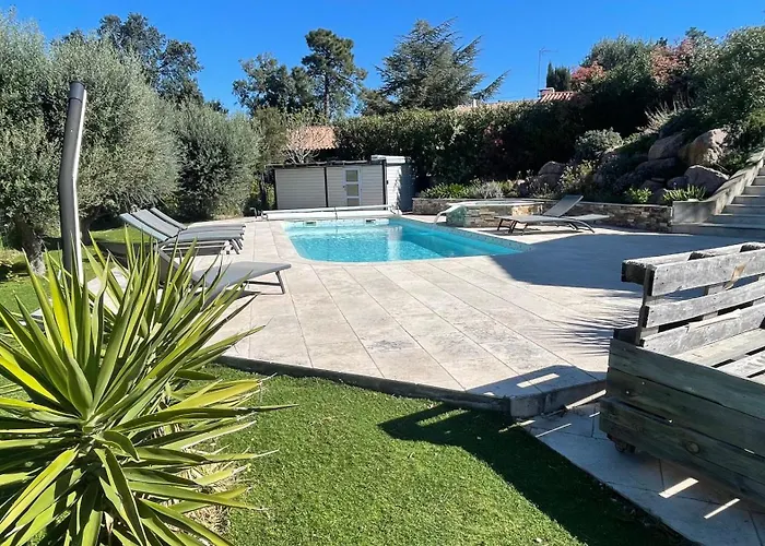 Mediterraneenne Avec Piscine Et Jardin